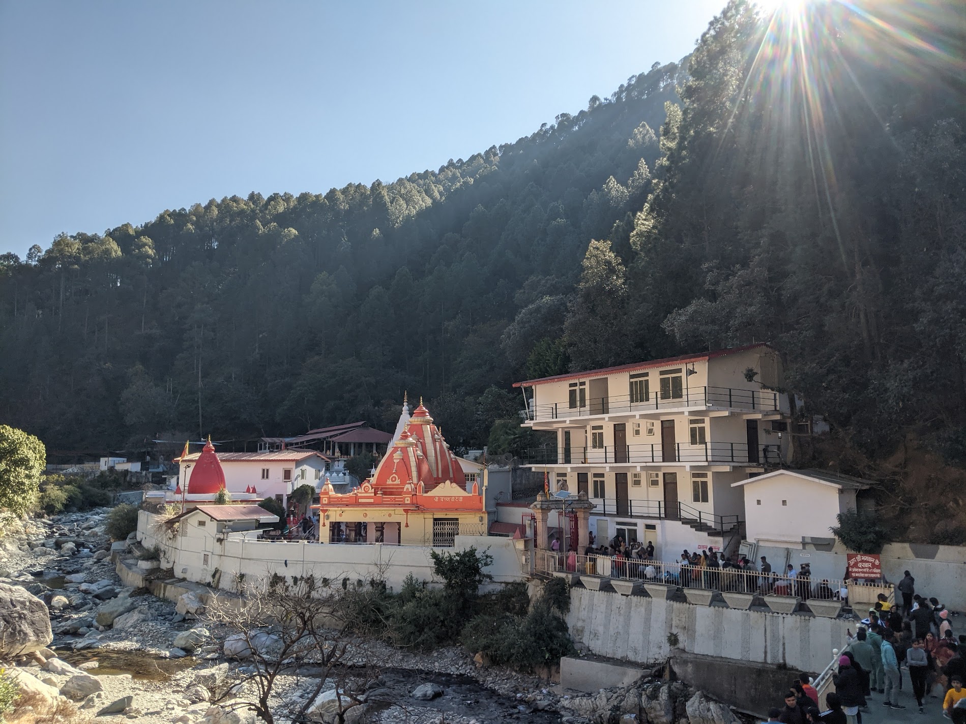 कैंची धाम, नैनीताल का सुबह का दृश्य